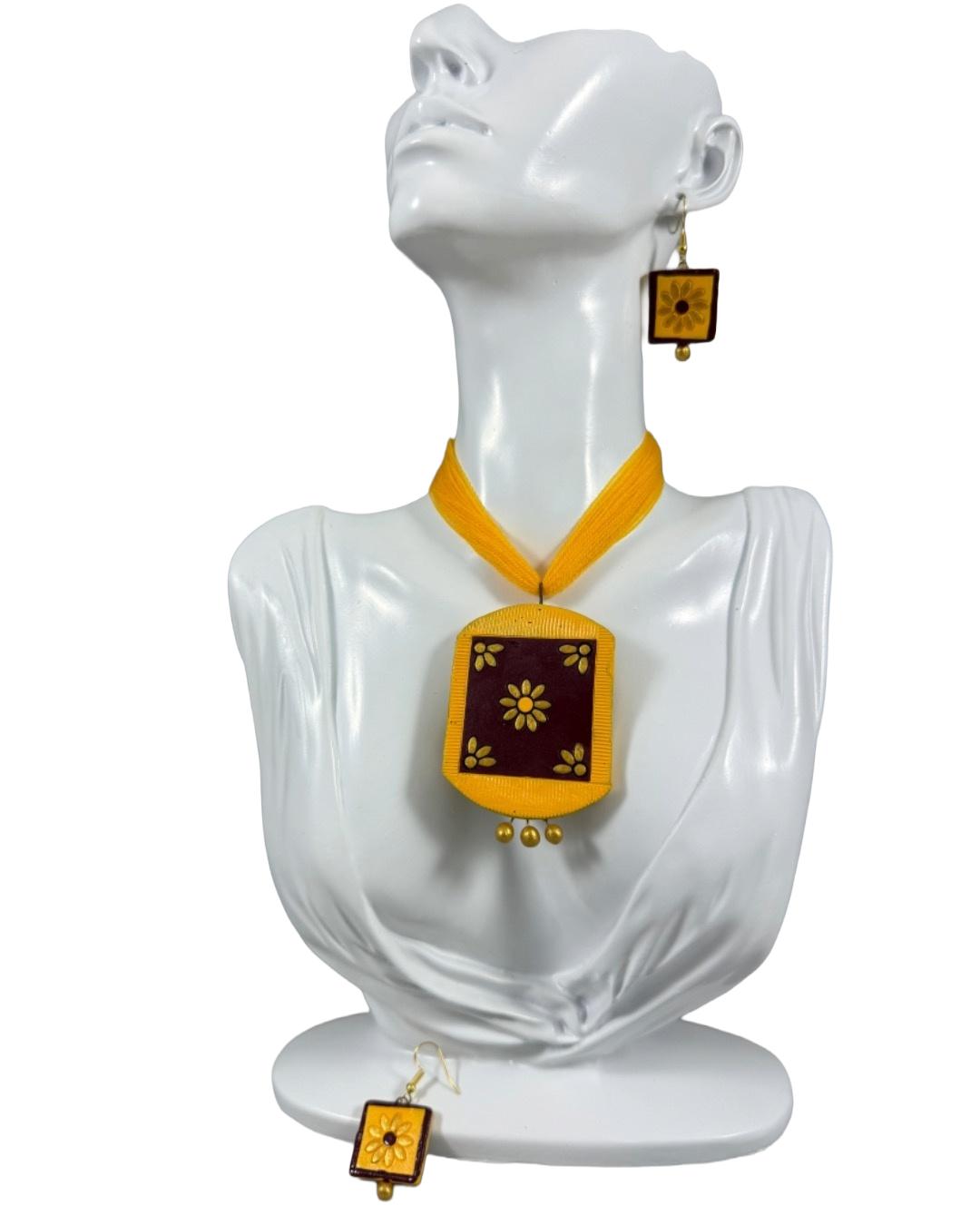 πΈ Handcrafted Terracotta Necklace Set β Floral Square Pendant Design