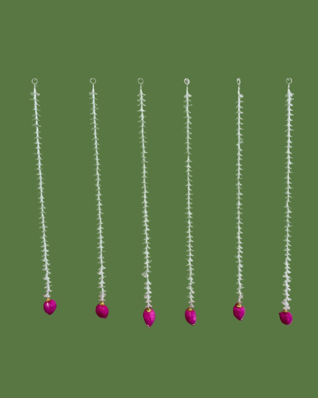 White Jasmine-Style Artificial Garland with Pink Floral Accent