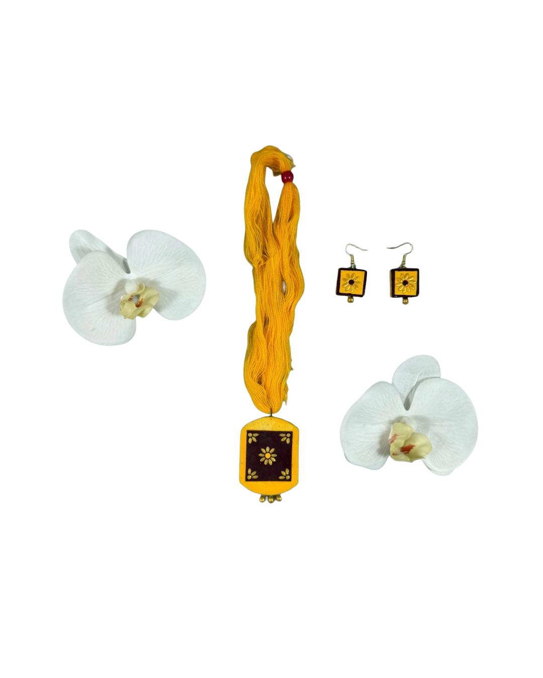 🌸 Handcrafted Terracotta Necklace Set – Floral Square Pendant Design
